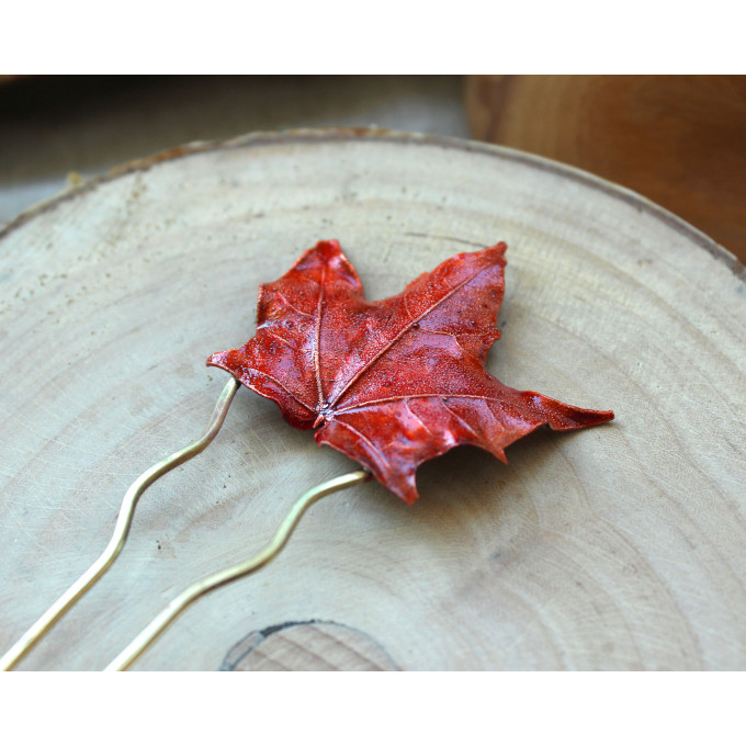 Hair pin with red maple leaf