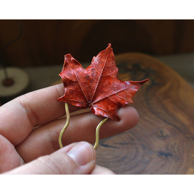 Hair pin with red maple leaf