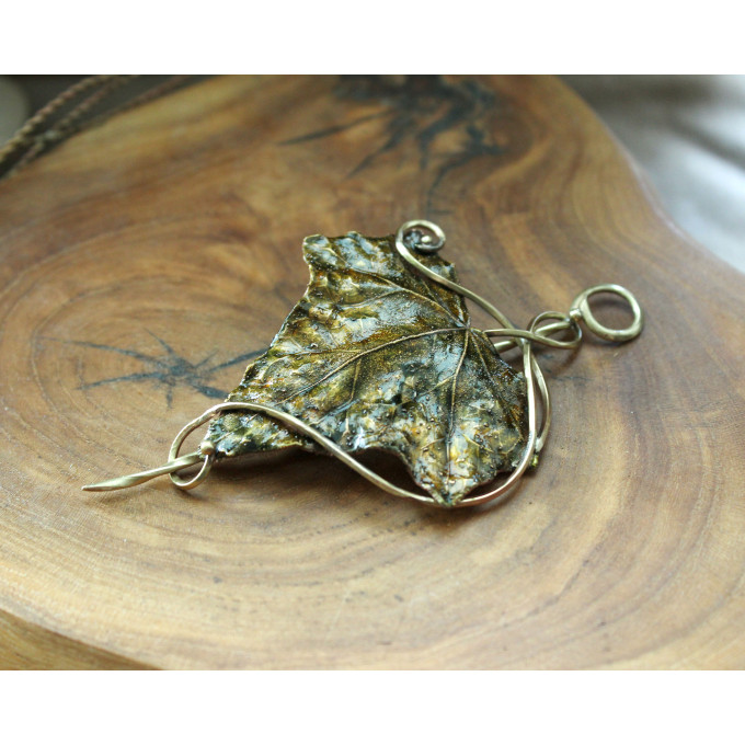 Ivy brooch with real leaf