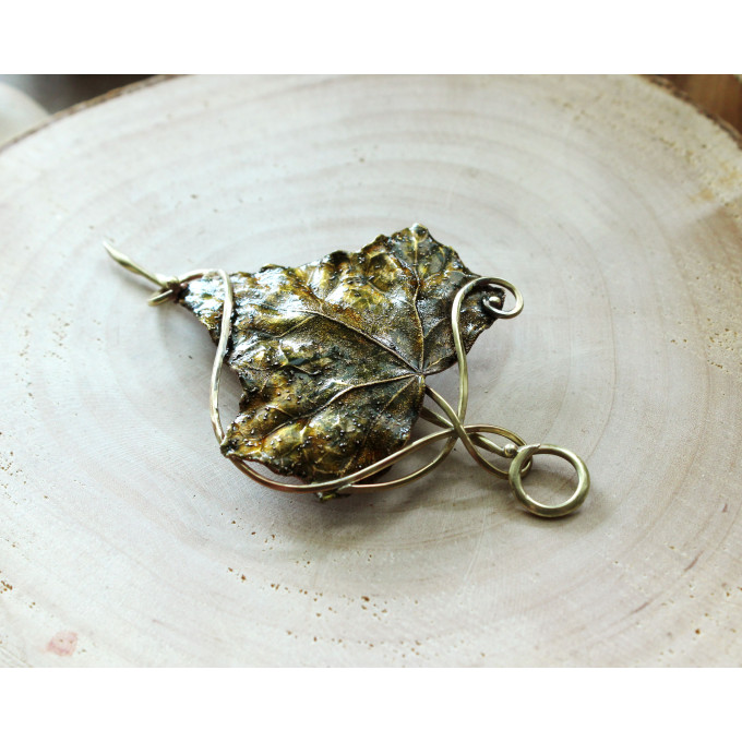 Ivy brooch with real leaf