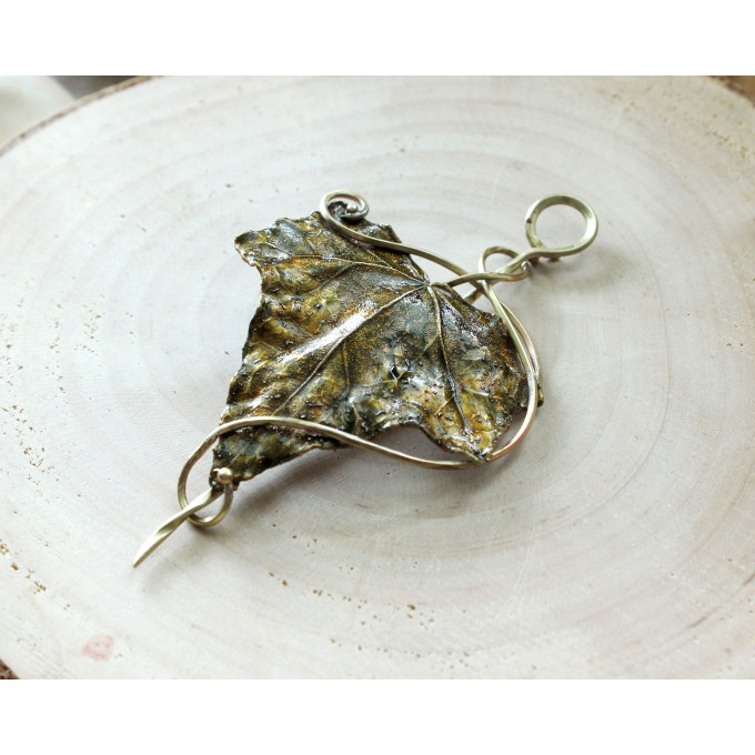Ivy brooch with real leaf