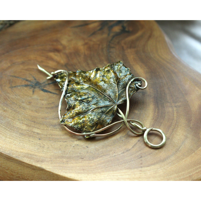 Ivy brooch with real leaf