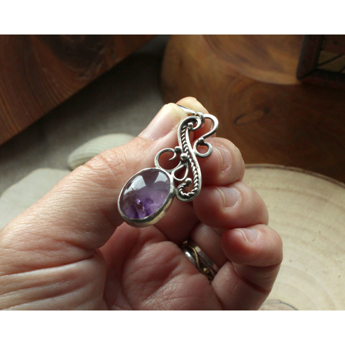 Silver  necklace with amethyst