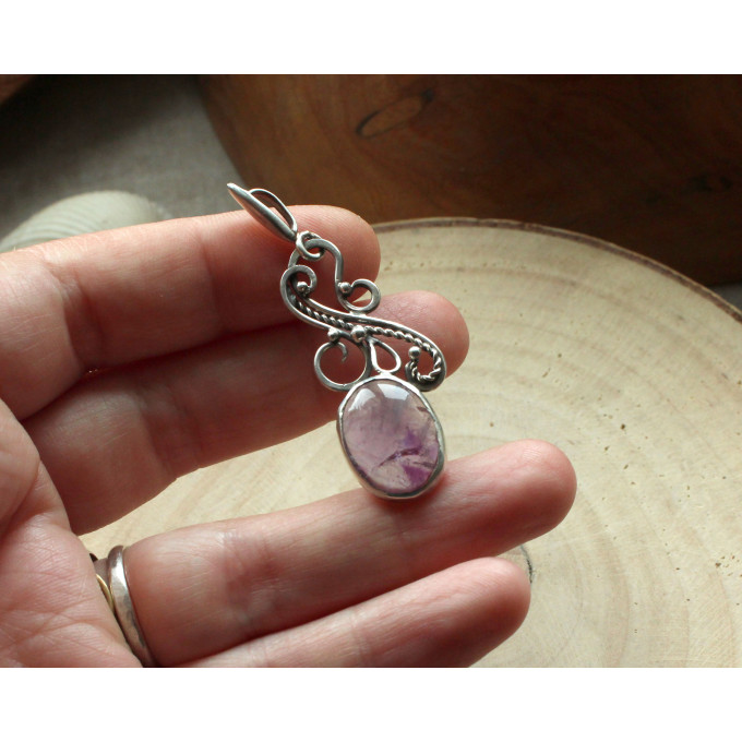 Silver  necklace with amethyst