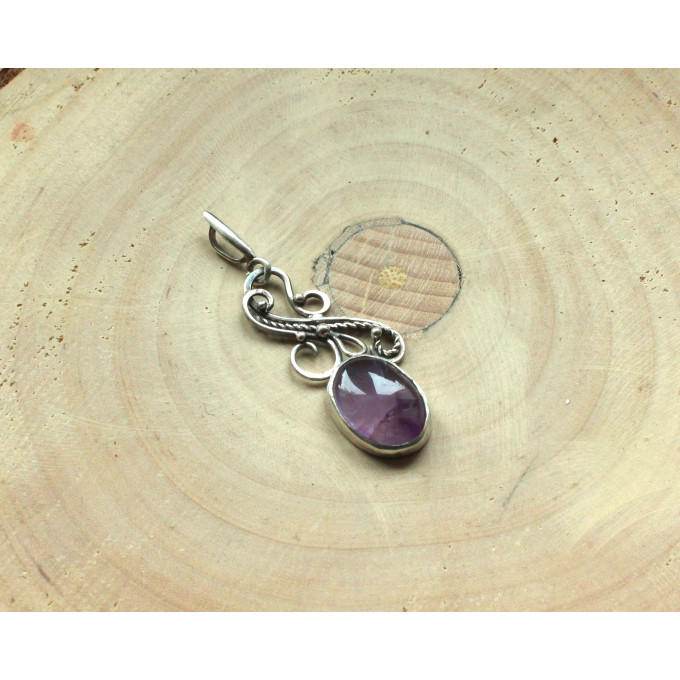 Silver  necklace with amethyst