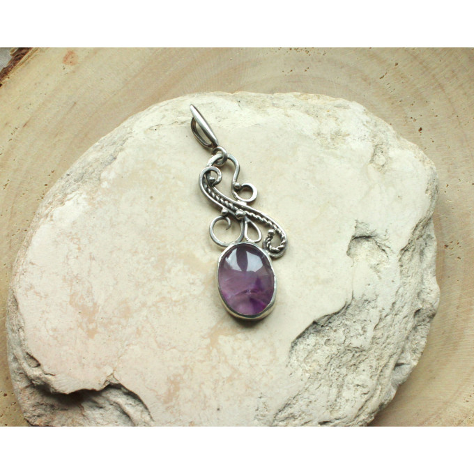 Silver  necklace with amethyst