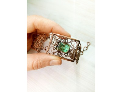 Copper filigree bracelet with labradorite