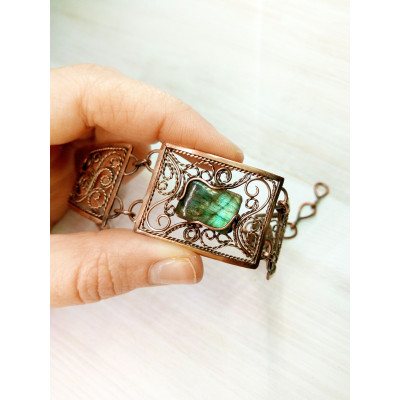 Copper filigree bracelet with labradorite