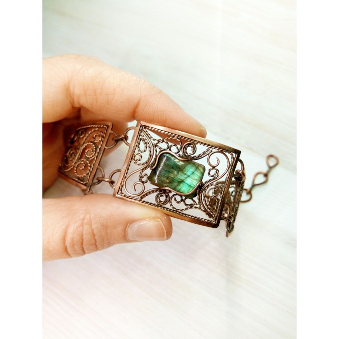 Copper filigree bracelet with labradorite