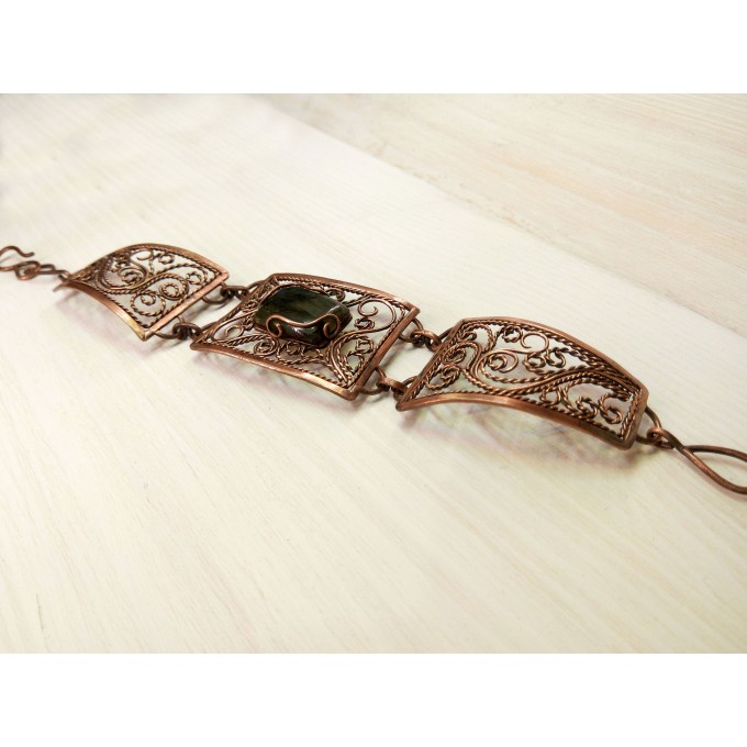 Copper filigree bracelet with labradorite
