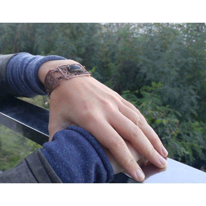 Copper filigree bracelet with labradorite