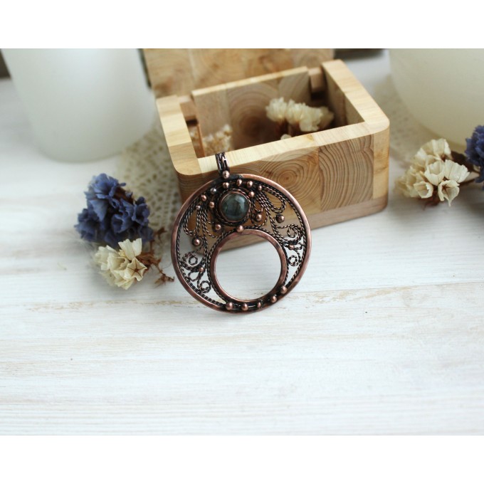 Lunar pendant