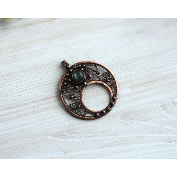 Lunar pendant