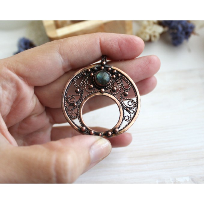 Lunar pendant