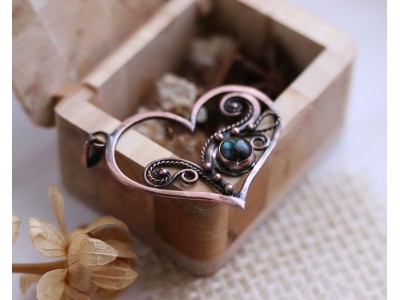 Heart necklace with labradorite