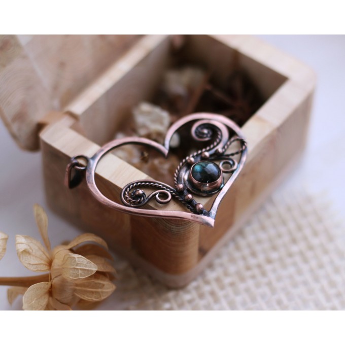 Heart necklace with labradorite