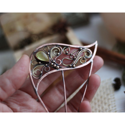 Amber haircomb 