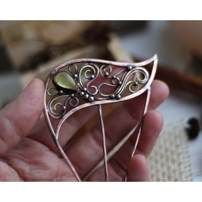 Amber haircomb 