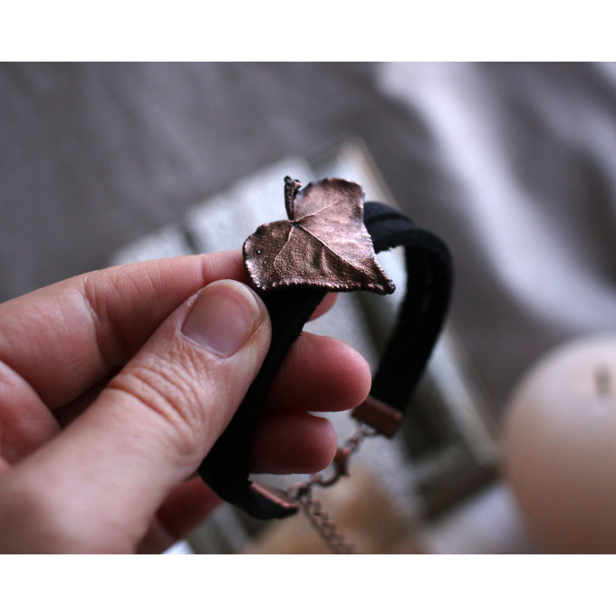 Leather bracelet with copper ivy leaf