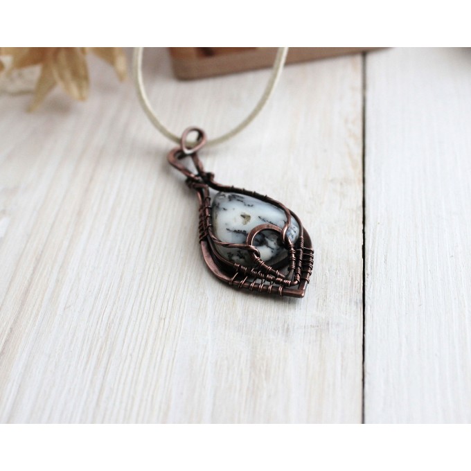 Copper dendrite agate necklace