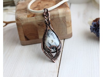 Copper dendrite agate necklace