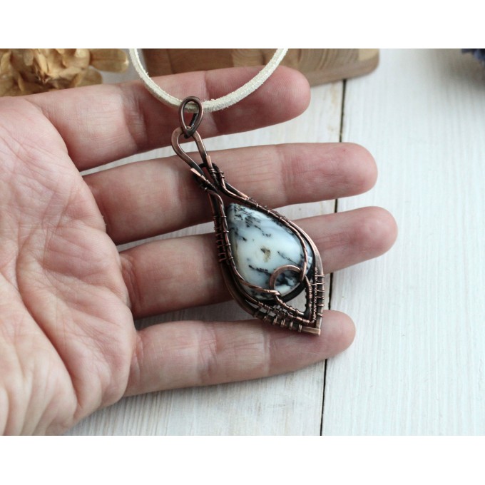 Copper dendrite agate necklace