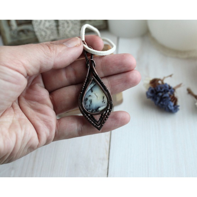 Copper dendrite agate necklace