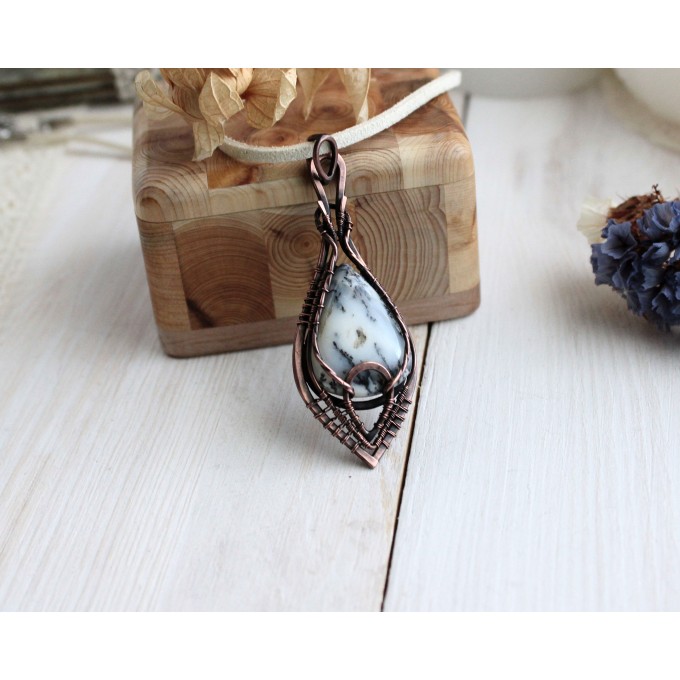 Copper dendrite agate necklace