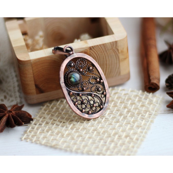 Filigree copper necklace with labradorite